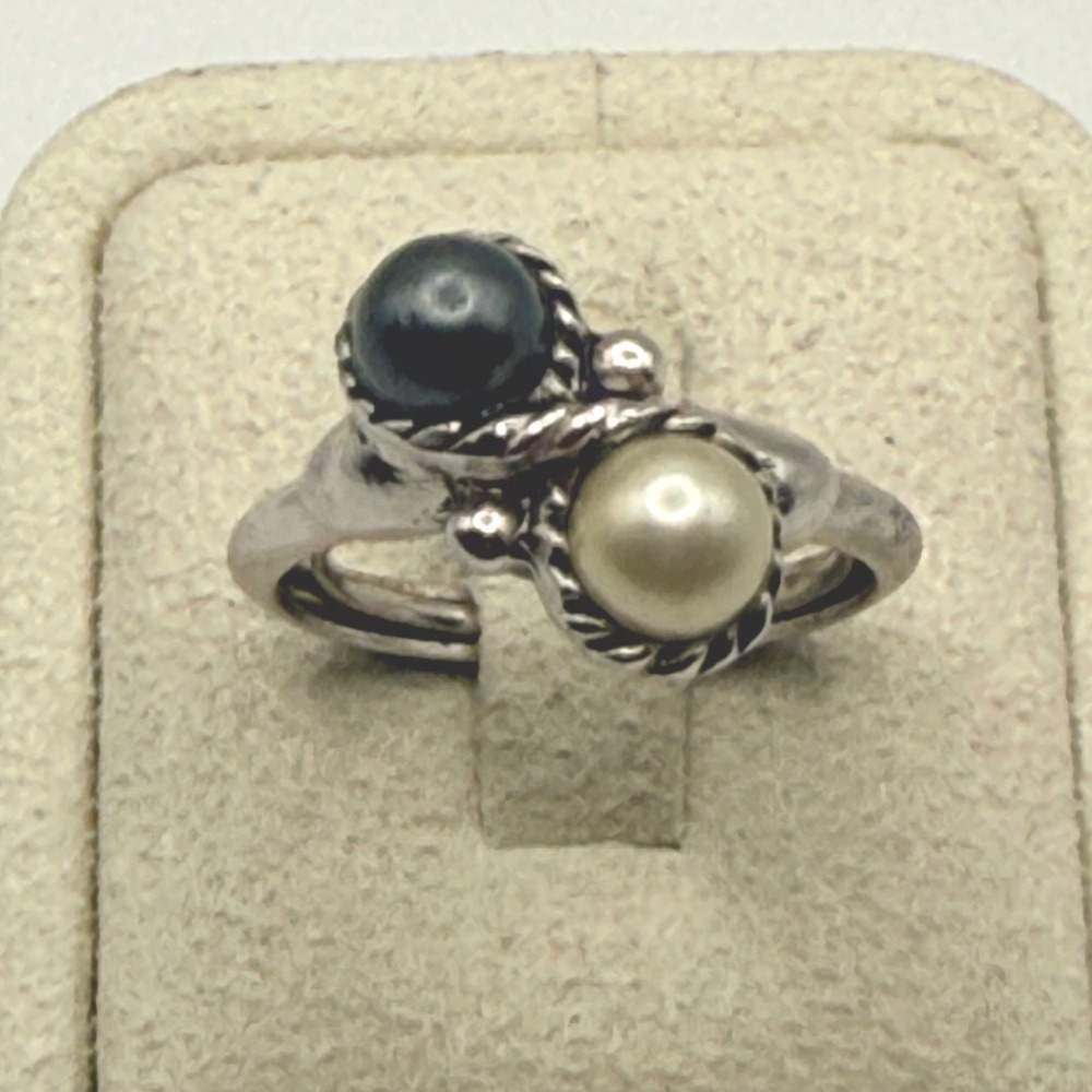 Avon Vintage Silver Tone Black and Cream Faux Pearl Bypass Ring Size 7-9